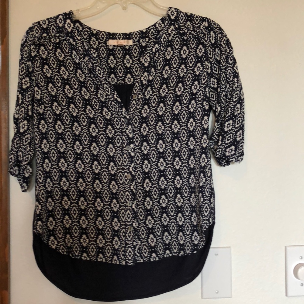 Arin button front top